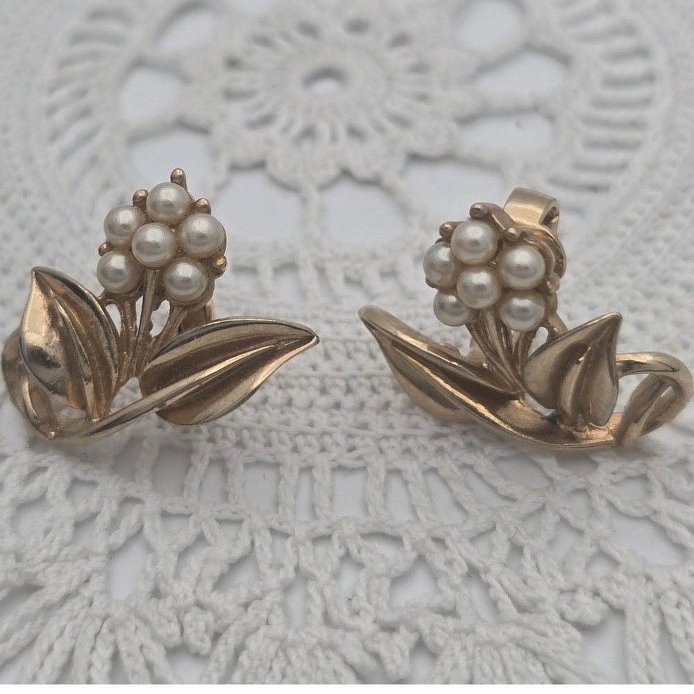 Vintage Coro Gold Tone Faux Pearl Leaf Clip On Earrings Botanical Floral